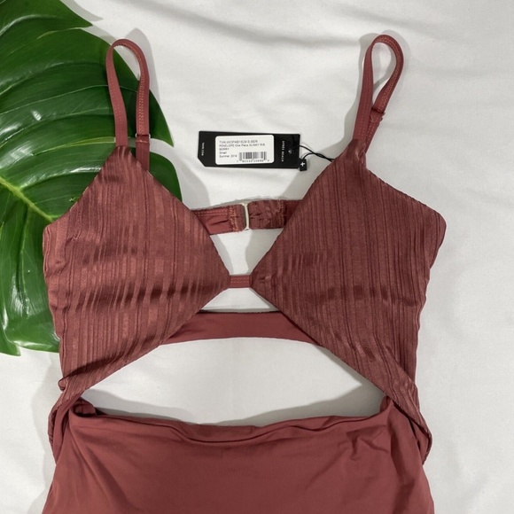 NWT Tavik [ Small ] Penelope Slinky Rib One Piece Swimsuit‎ in Berry - Picture 4 of 11